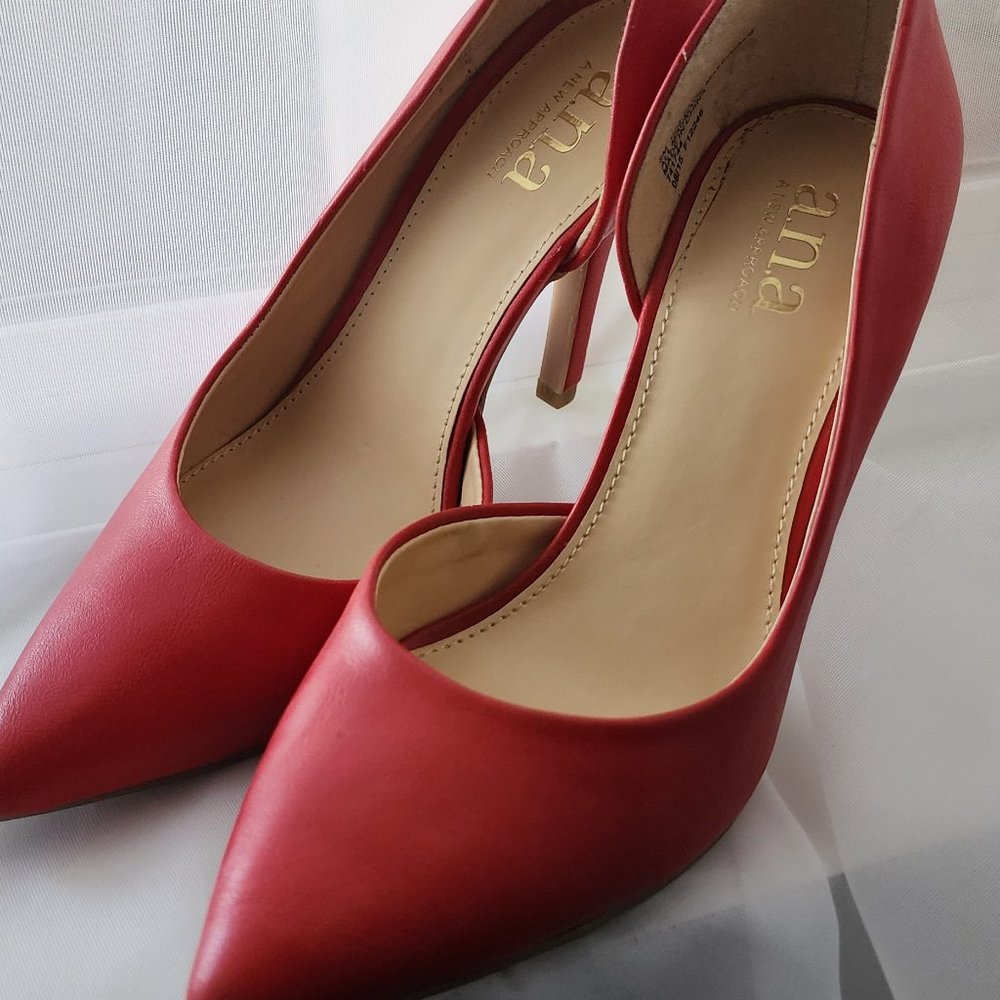 Ana Red Pumps